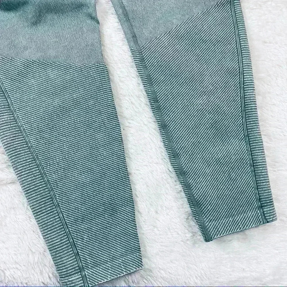 Unbranded Thick Warm Green Ribbed Compression Highrise Athletic 3/4 Legging - Picture 5 of 10